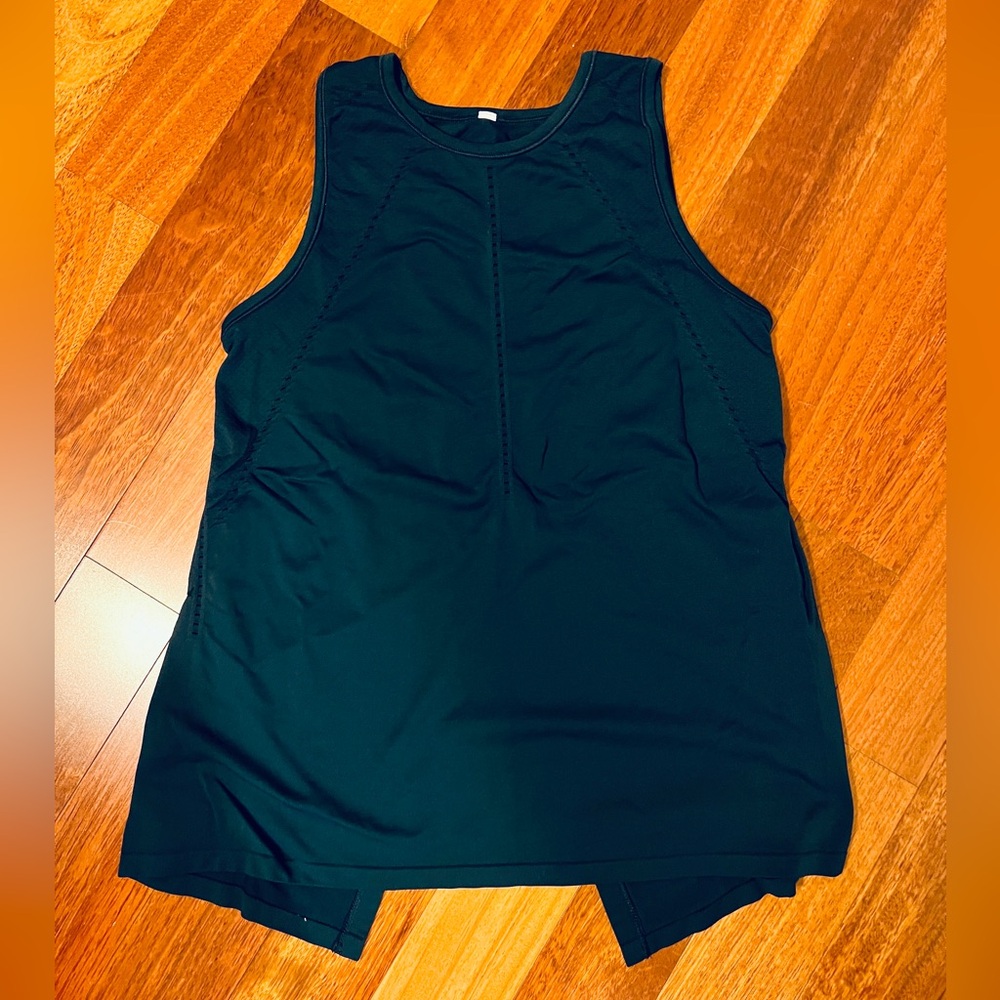 Athleta Tank XS dark Green dry fit material.  Worn x1
